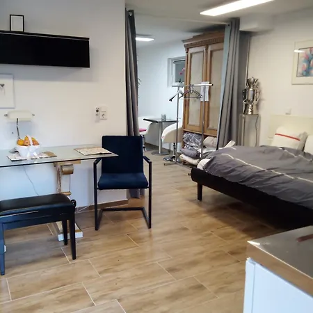 Feapp Souterrain Pennen & Parken منزل للإقامة *