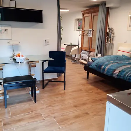 Feapp Souterrain Pennen & Parken Мондзее